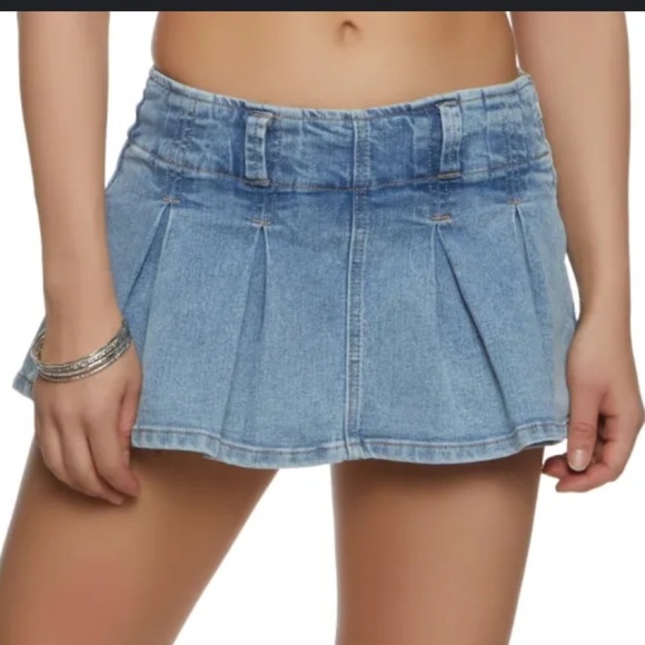 Almost Famous Denim Pleated Micro Mini Skirt Skort M Low Rise Y2K - Picture 1 of 9